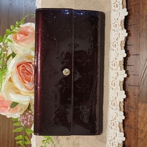 Authentic Louis Vuitton Vernis wallet
